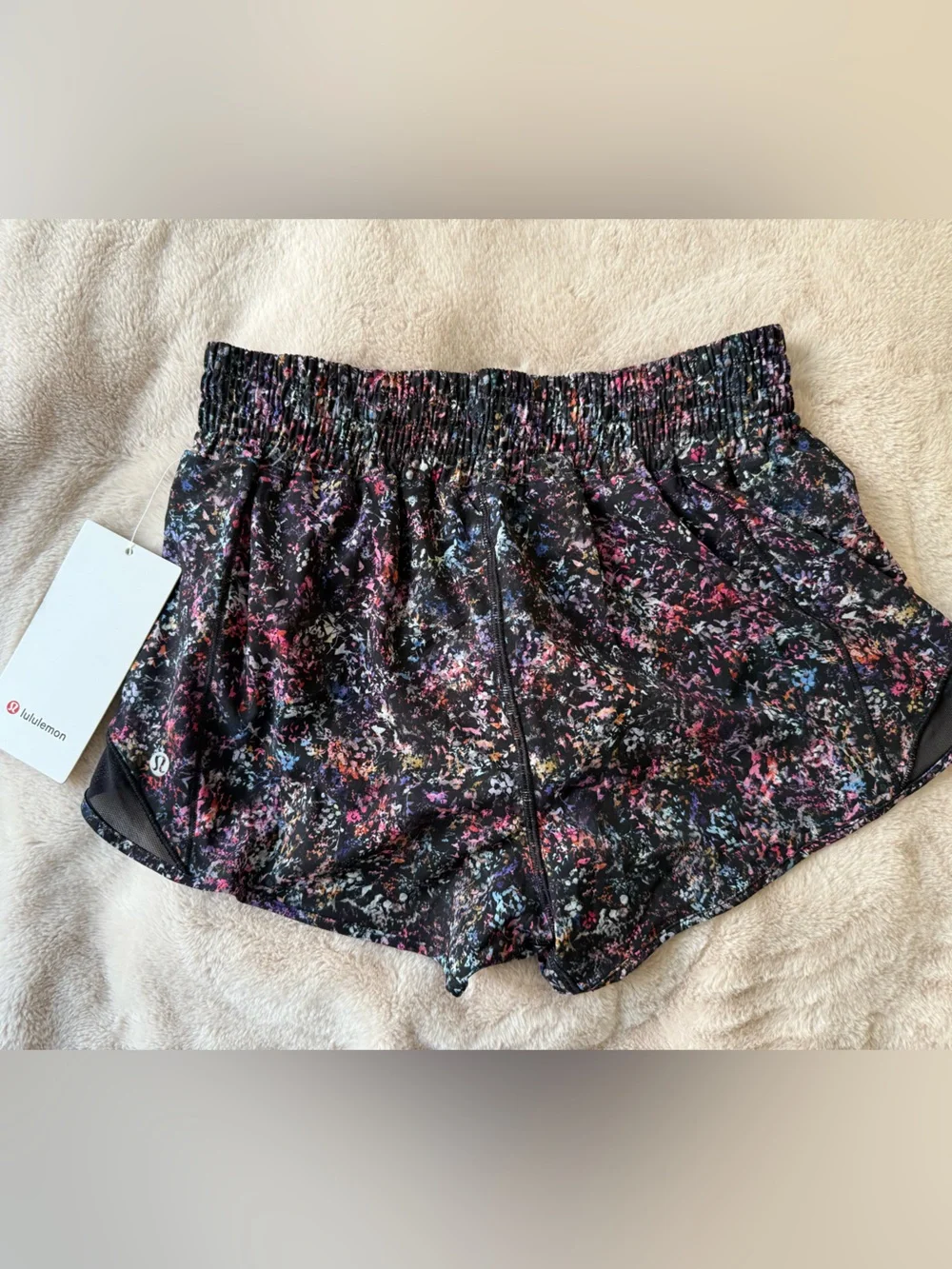 NWT Lululemon Hotty Hot HR Short 2.5” Floral Spray Multi/Black Size 6